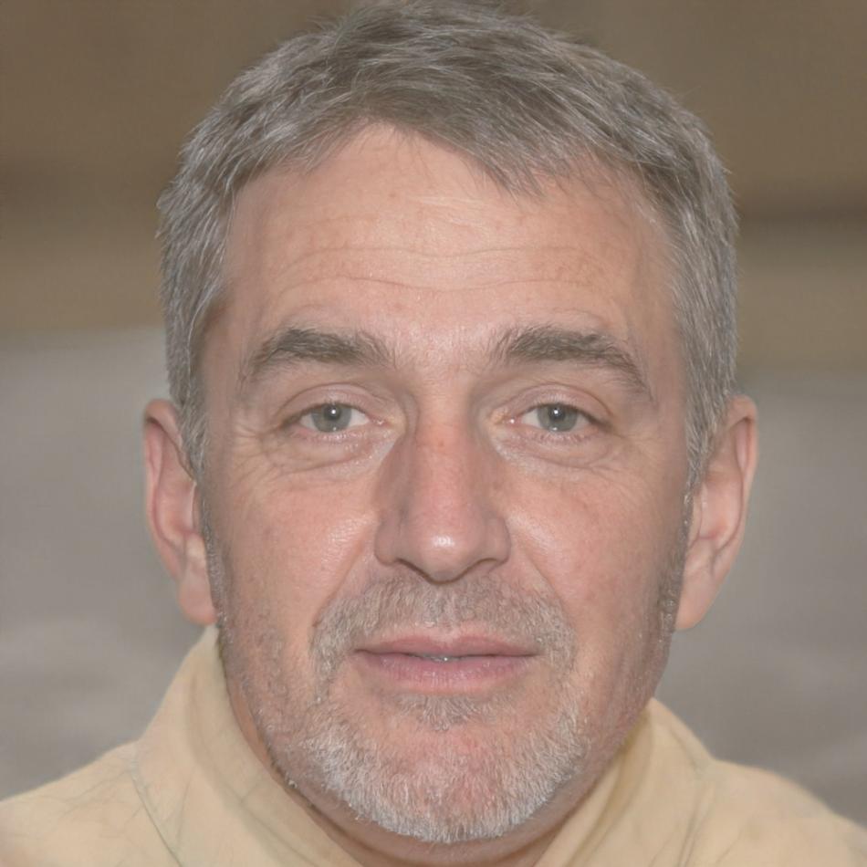 Portrait de Marc Delacroix, consultant en développement de revenus