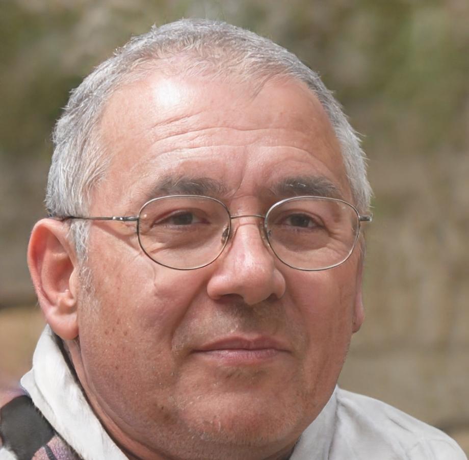 Portrait de Julien Moreau, expert en optimisation fiscale